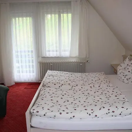 Am Weinberg 3*